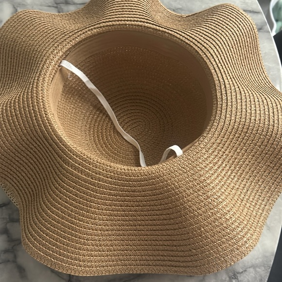 Beach hat - Picture 4 of 5